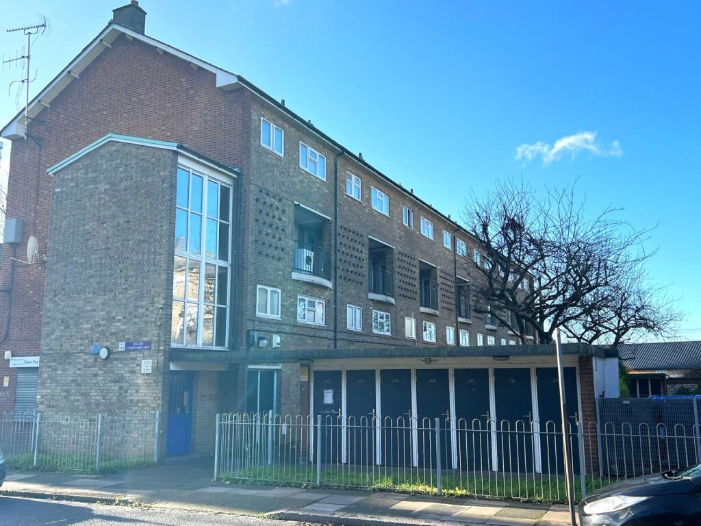 3 bed 1st Floor Flat for rent in London. From Filey Properties - Enfield - Lettings