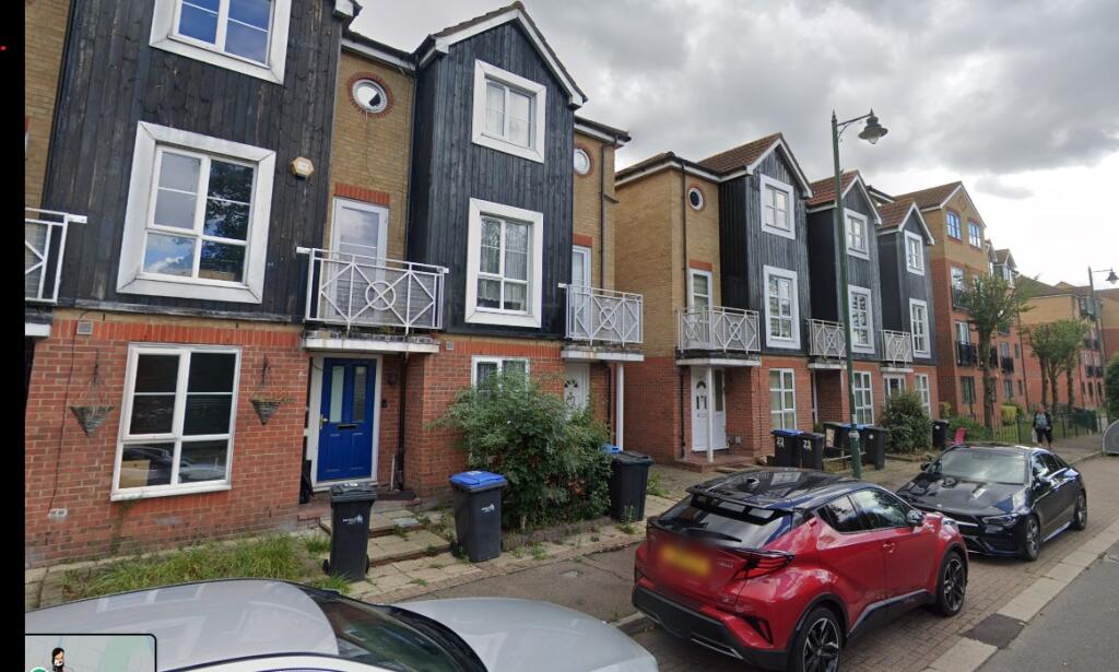 4 bed Town House for rent in Sewardstone. From Filey Properties - Enfield - Lettings