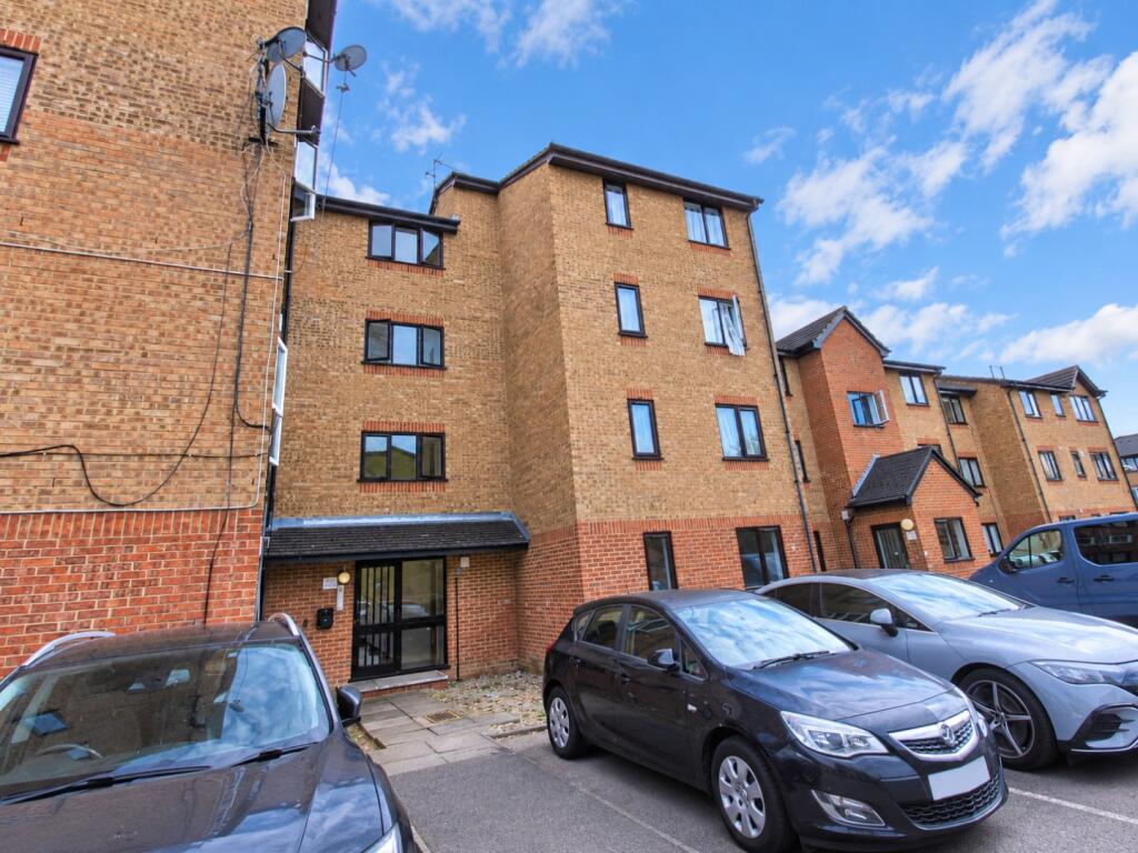 2 bed 1st Floor Flat for rent in Edmonton. From Filey Properties - Enfield - Lettings