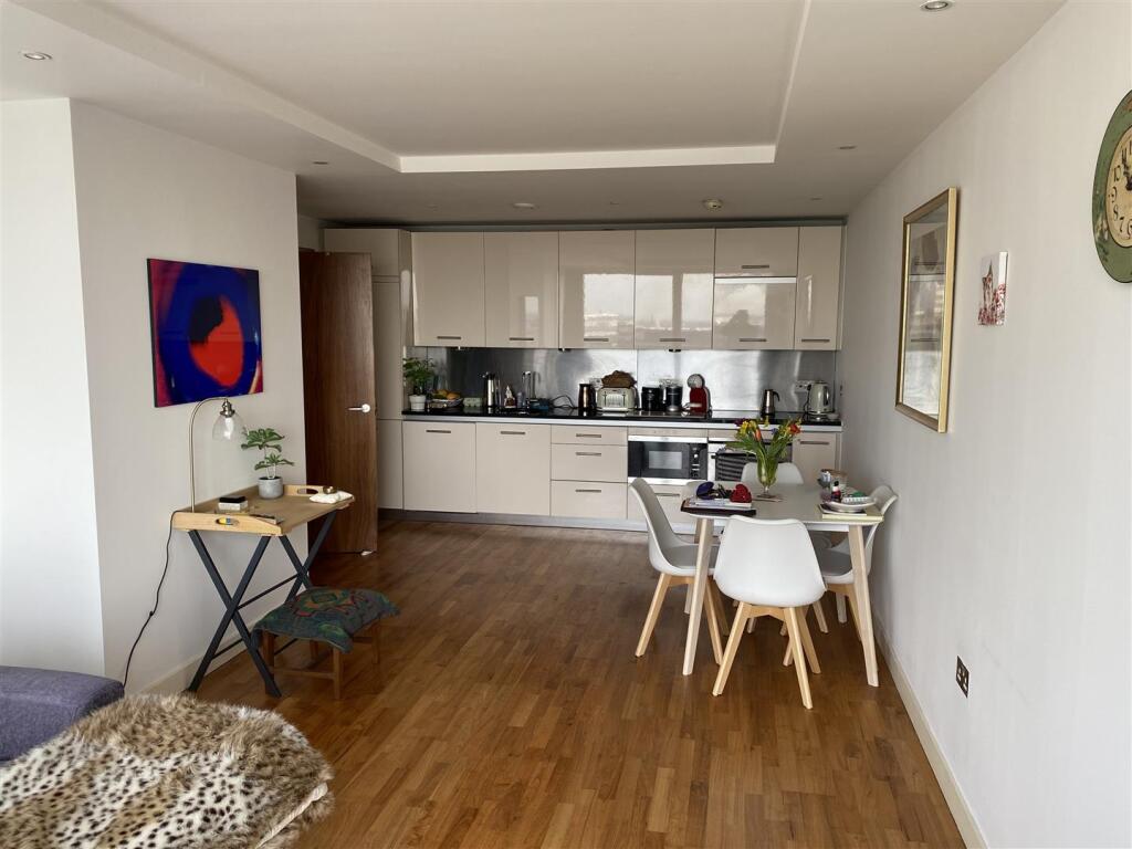 2 bed Apartment for rent in Salford. From BEYOND RESIDENTIAL LIMITED - Salford Quays 2 bed Apartment for rent in Salford. From BEYOND RESIDENTIAL LIMITED - Salford Quays