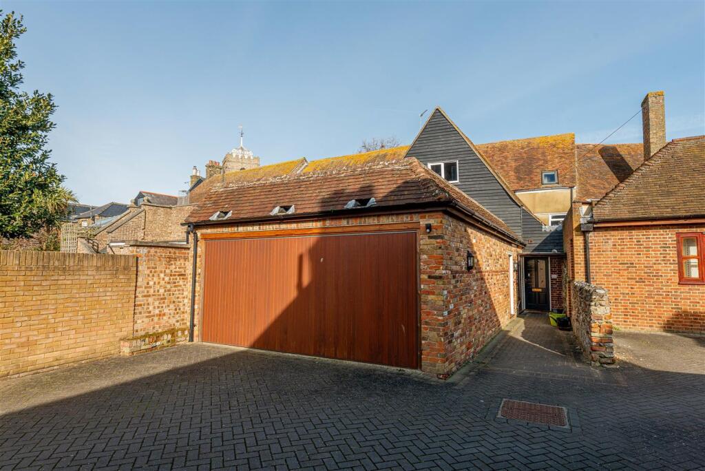 3 bed 1st Floor Flat for rent in Sandwich. From Finn's - Sandwich