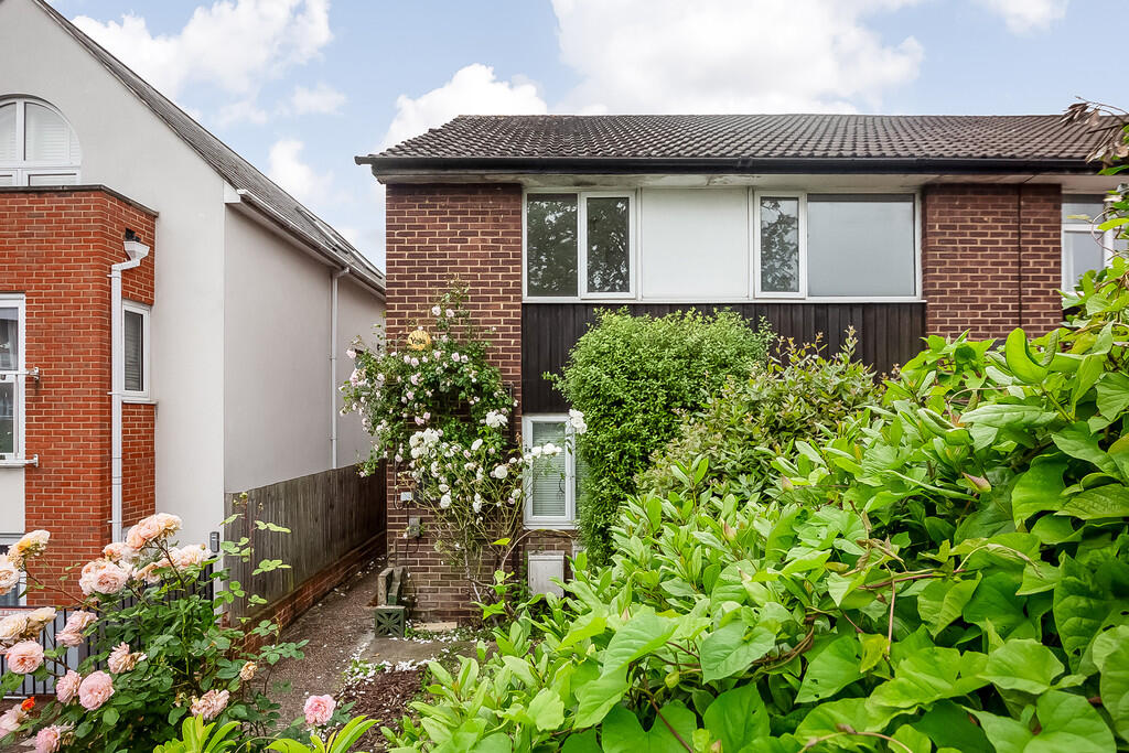 2 bed Annexe for rent in Croydon. From Fish Need Water - London