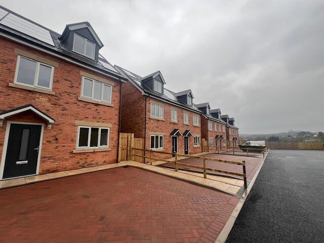 4 bed Town House for rent in High Cross Bank. From Fish2let.com - Ashby-De-La-Zouch
