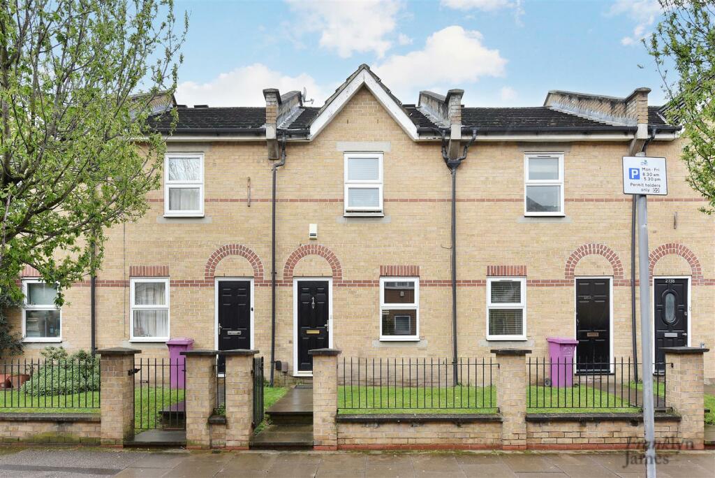 2 bed Mid Terraced House for rent in Poplar. From Franklyn James - Docklands