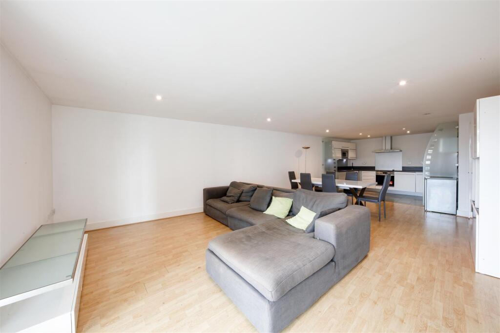 2 bed Apartment for rent in Poplar. From Franklyn James - Westferry