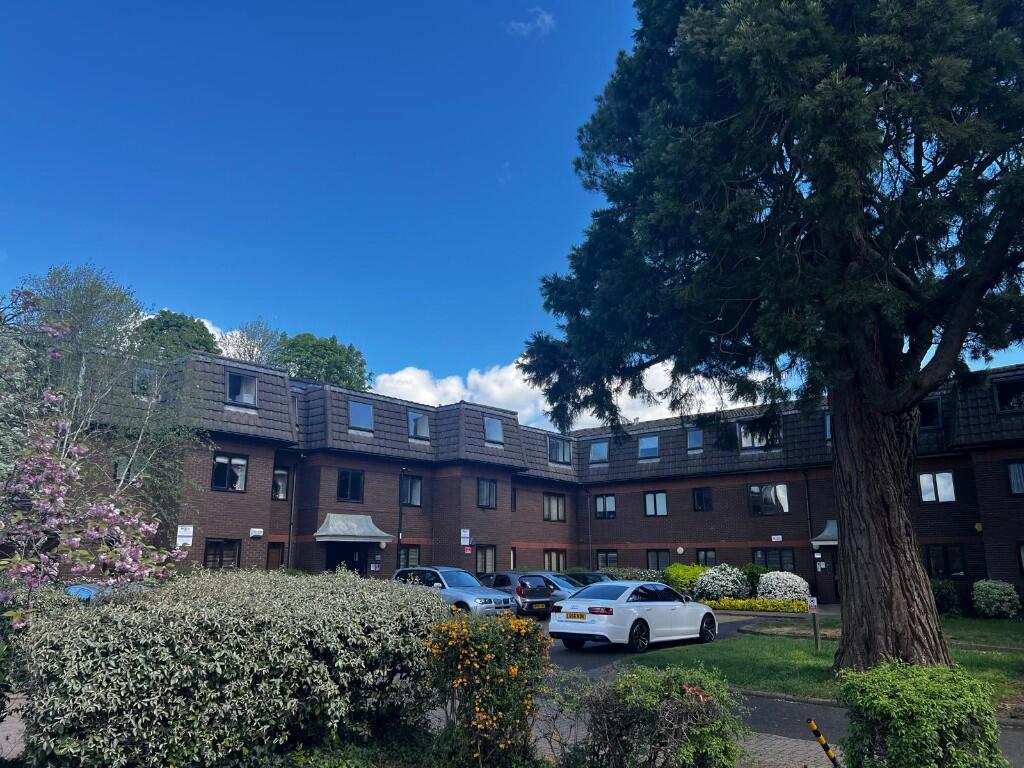 2 bed 1st Floor Flat for rent in Crews Hill. From Fullers Estates - London