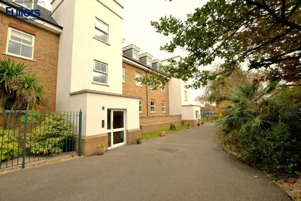 3 bed Apartment for rent in Edmonton. From Fullers Estates - London
