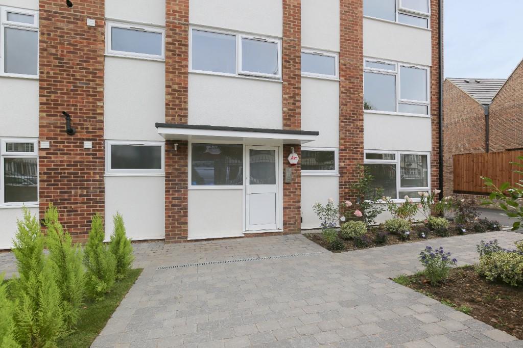 2 bed 1st Floor Flat for rent in Edmonton. From Fullers Estates - London