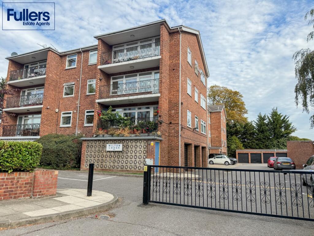 2 bed 1st Floor Flat for rent in Southgate. From Fullers Estates - London 2 bed 1st Floor Flat for rent in Southgate. From Fullers Estates - London