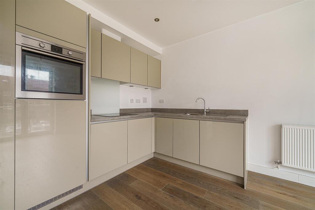 1 bed 1st Floor Flat for rent in Green Street Green. From Galloways - Penge