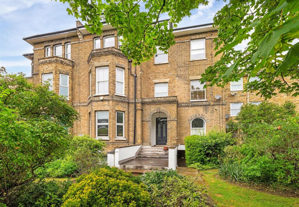 1 bed 1st Floor Flat for rent in Penge. From Galloways - Penge