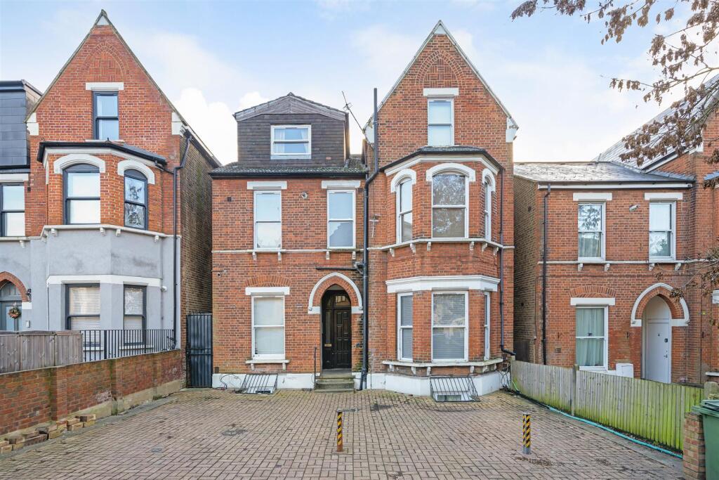 3 bed 1st Floor Flat for rent in Penge. From Galloways - Penge 3 bed 1st Floor Flat for rent in Penge. From Galloways - Penge