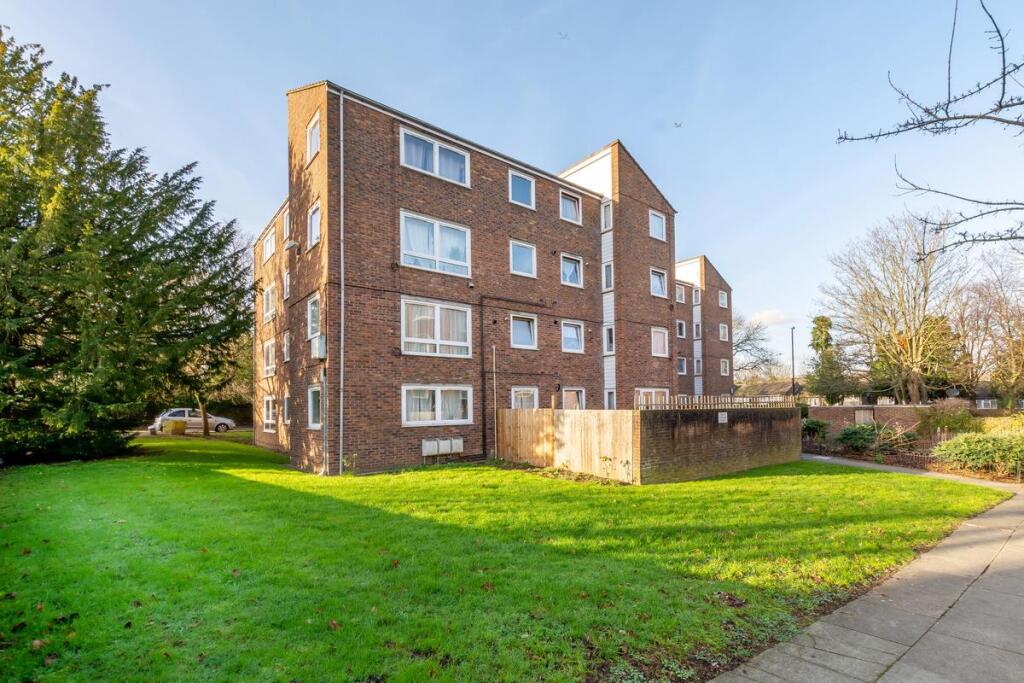 1 bed 1st Floor Flat for rent in Penge. From Galloways - Penge
