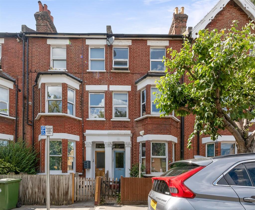 1 bed 1st Floor Flat for rent in London. From Galloways - Penge