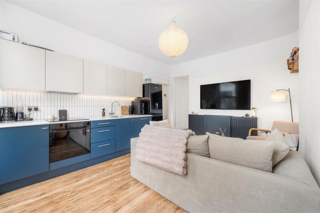 2 bed 1st Floor Flat for rent in London. From Galloways - Penge 2 bed 1st Floor Flat for rent in London. From Galloways - Penge