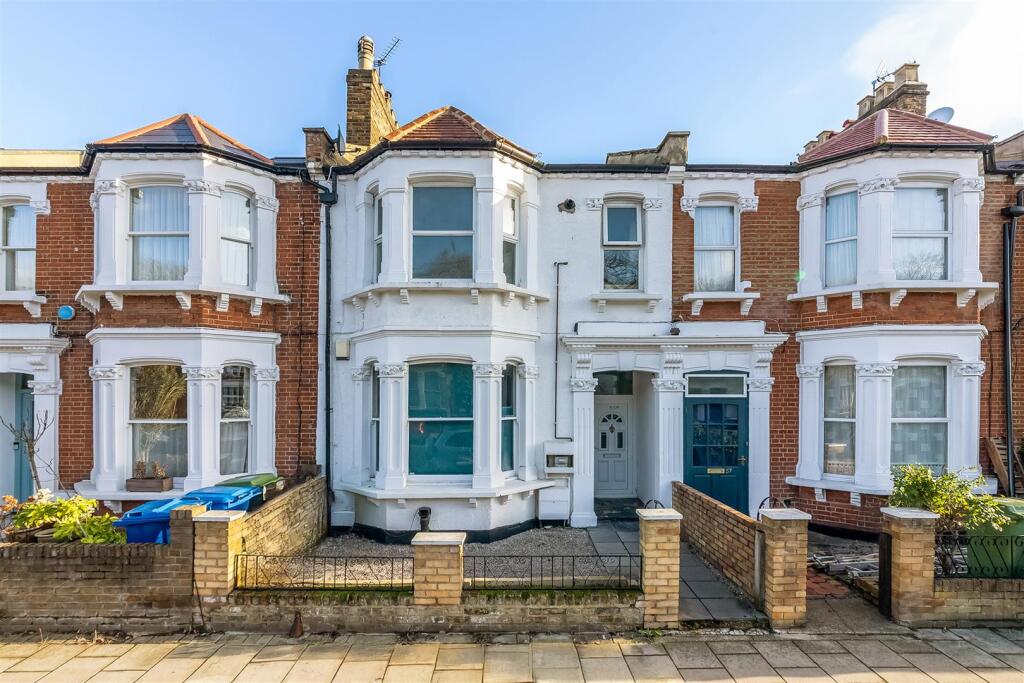 2 bed 1st Floor Flat for rent in London. From Gareth James Property - South East London