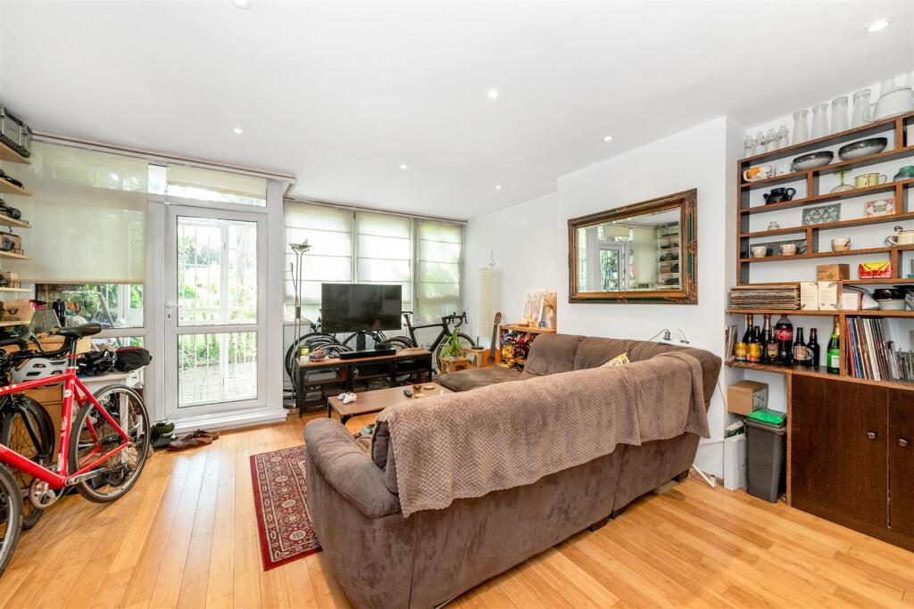 3 bed Annexe for rent in Camberwell. From Gareth James Property - South East London