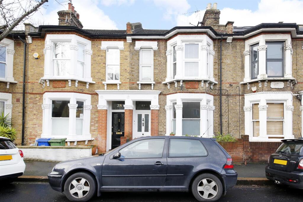 2 bed 1st Floor Flat for rent in London. From Gareth James Property - South East London
