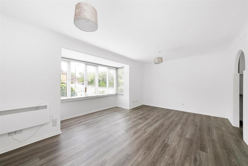 4 bed 1st Floor Flat for rent in Camberwell. From Gareth James Property - South East London