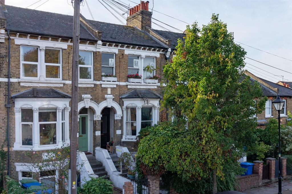 1 bed Apartment for rent in Deptford. From Gareth James Property - South East London