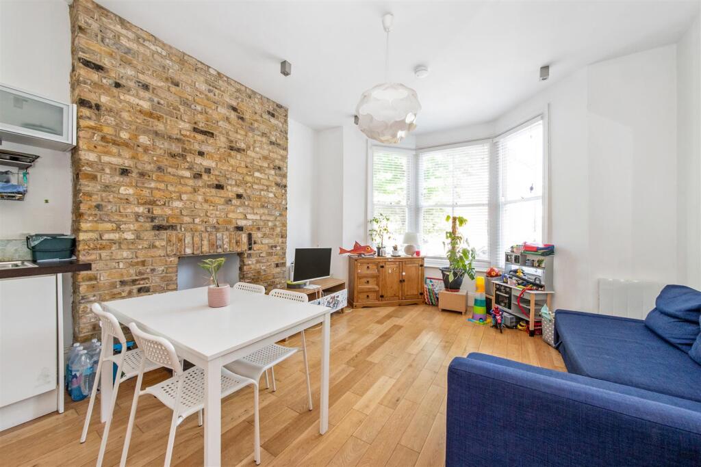 2 bed 1st Floor Flat for rent in London. From Gareth James Property - South East London