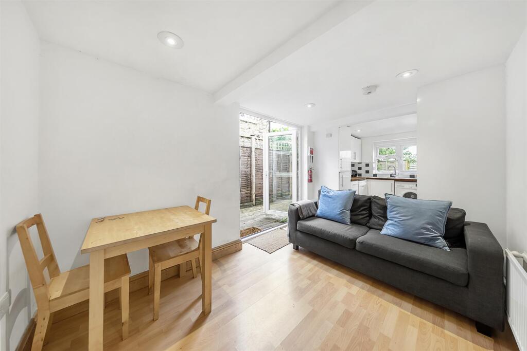 5 bed Mid Terraced House for rent in Camberwell. From Gareth James Property - South East London