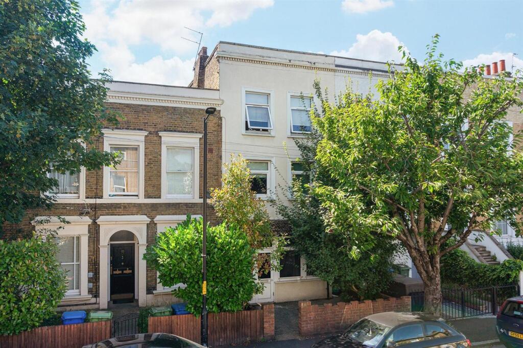 3 bed Mid Terraced House for rent in Deptford. From Gareth James Property - South East London