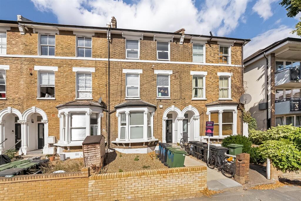 2 bed 1st Floor Flat for rent in Lewisham. From Gareth James Property - South East London