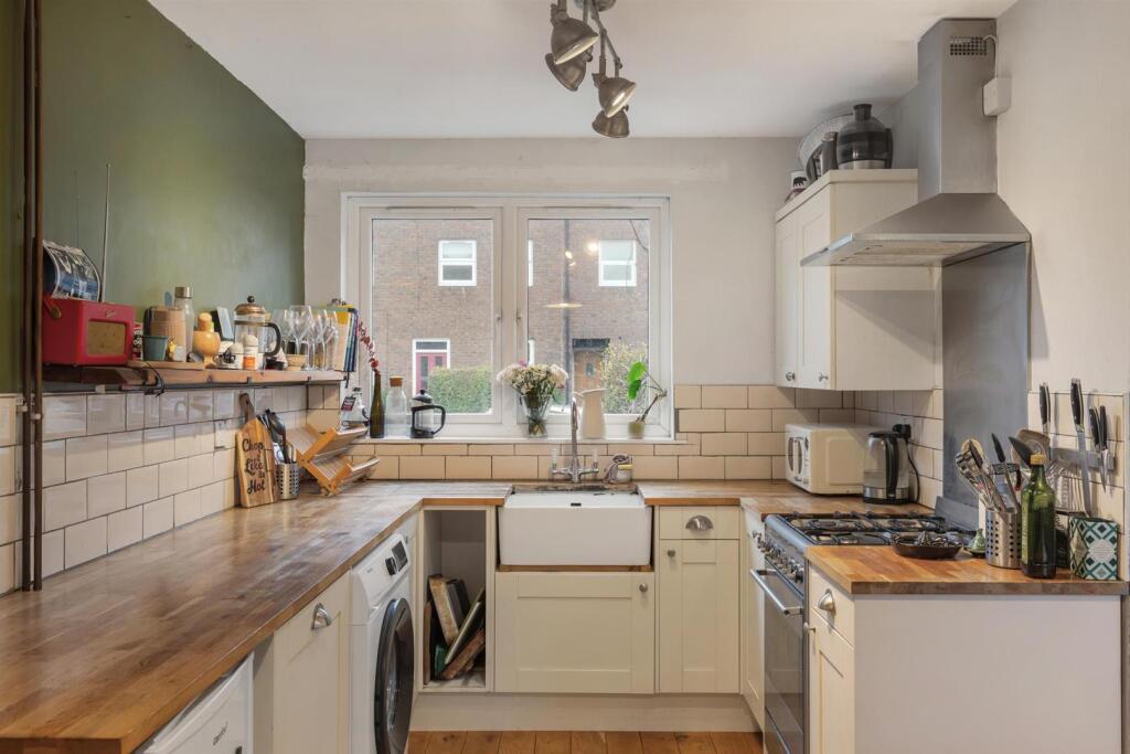 3 bed End of Terrace for rent in London. From Gareth James Property - South East London 3 bed End of Terrace for rent in London. From Gareth James Property - South East London