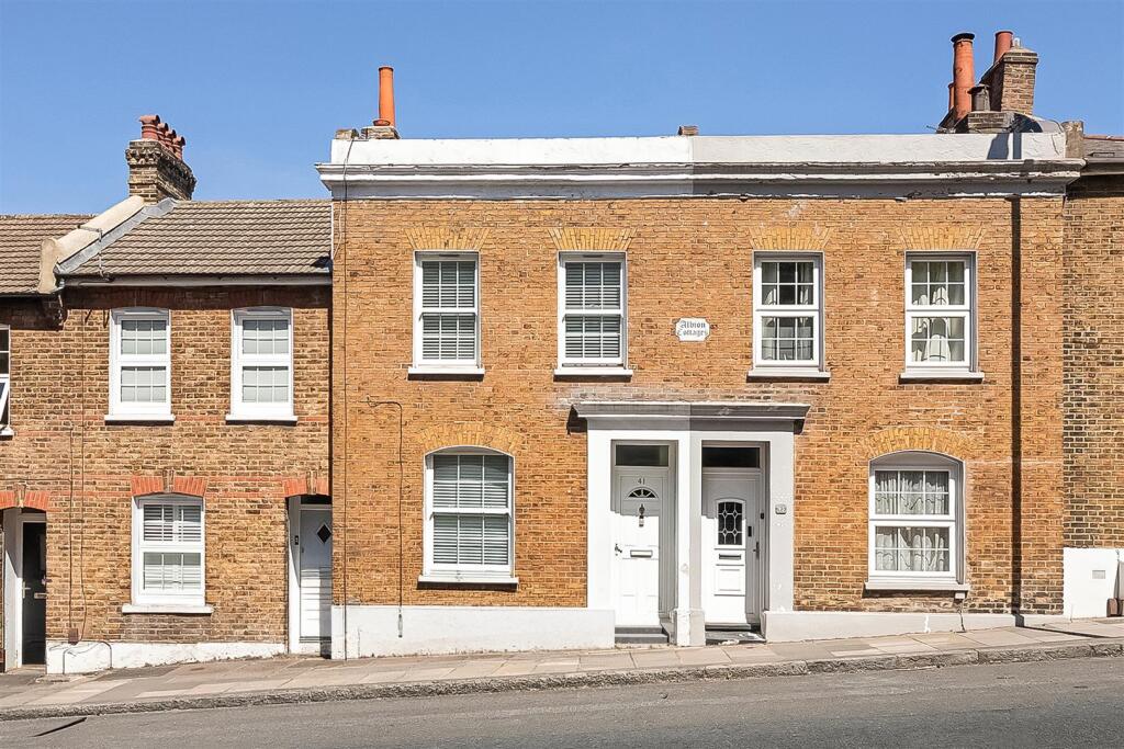 2 bed Detached for rent in London. From Gareth James Property - South East London