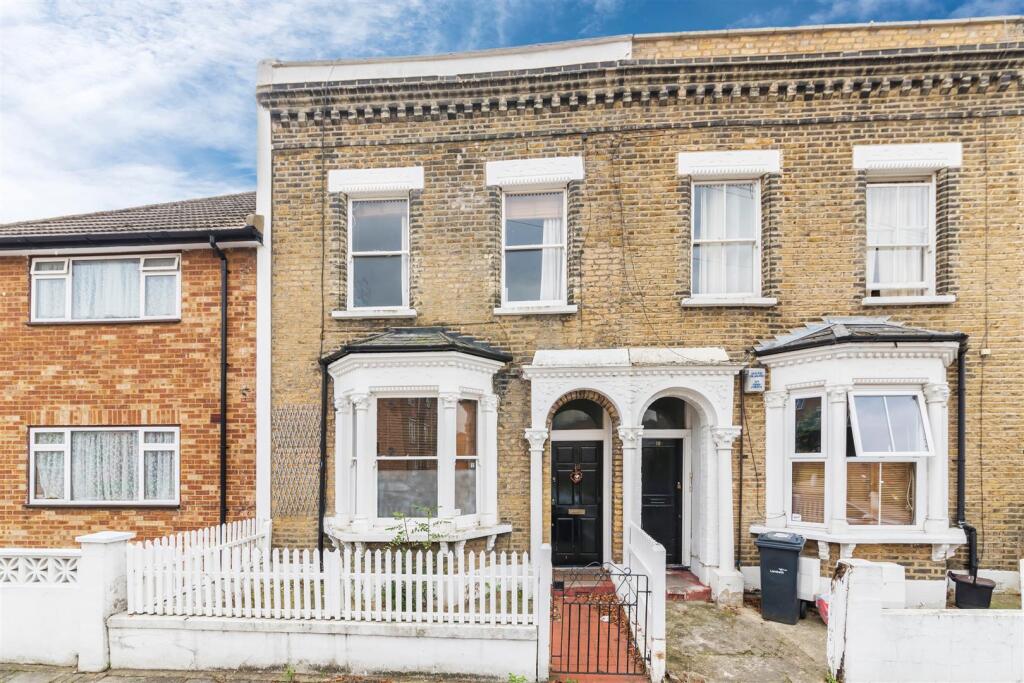 4 bed Mid Terraced House for rent in Clapham. From Gareth James Property - South East London 4 bed Mid Terraced House for rent in Clapham. From Gareth James Property - South East London