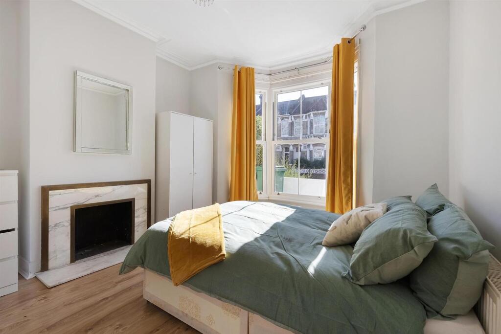 5 bed Mid Terraced House for rent in Camberwell. From Gareth James Property - South East London