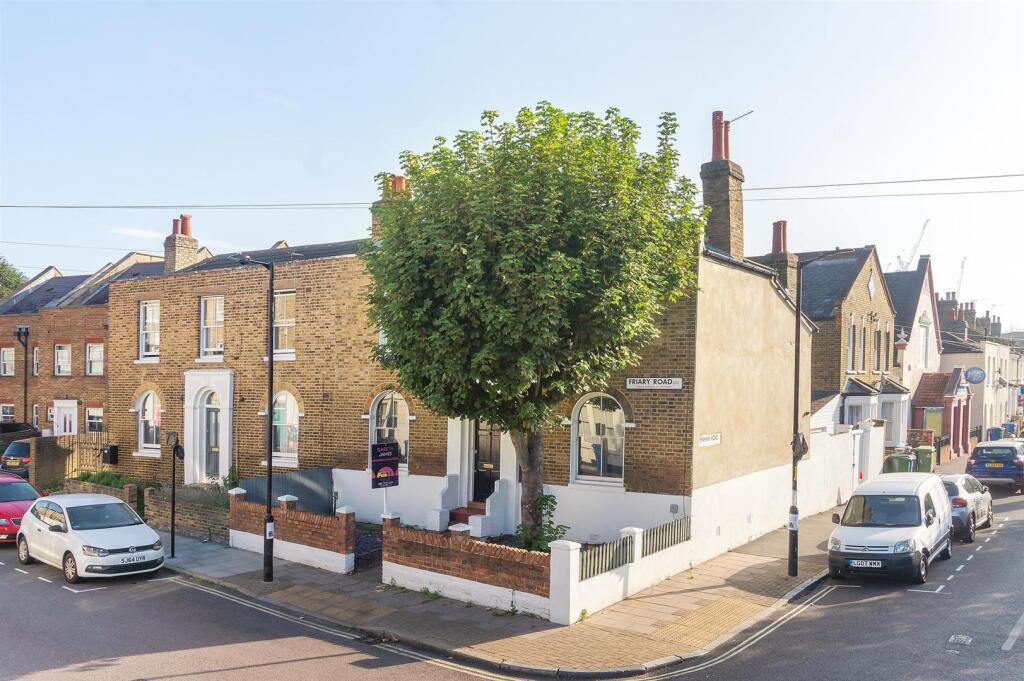 5 bed End of Terrace for rent in Camberwell. From Gareth James Property - South East London 5 bed End of Terrace for rent in Camberwell. From Gareth James Property - South East London
