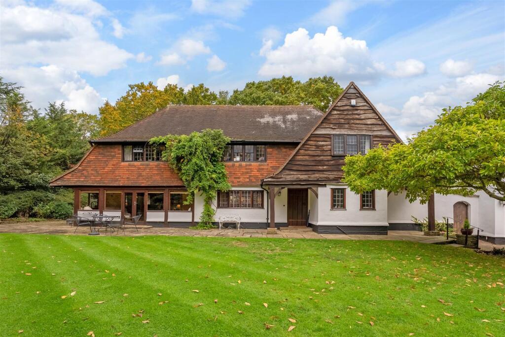 5 bed Detached for rent in Chislehurst. From Gareth James Property - South East London 5 bed Detached for rent in Chislehurst. From Gareth James Property - South East London