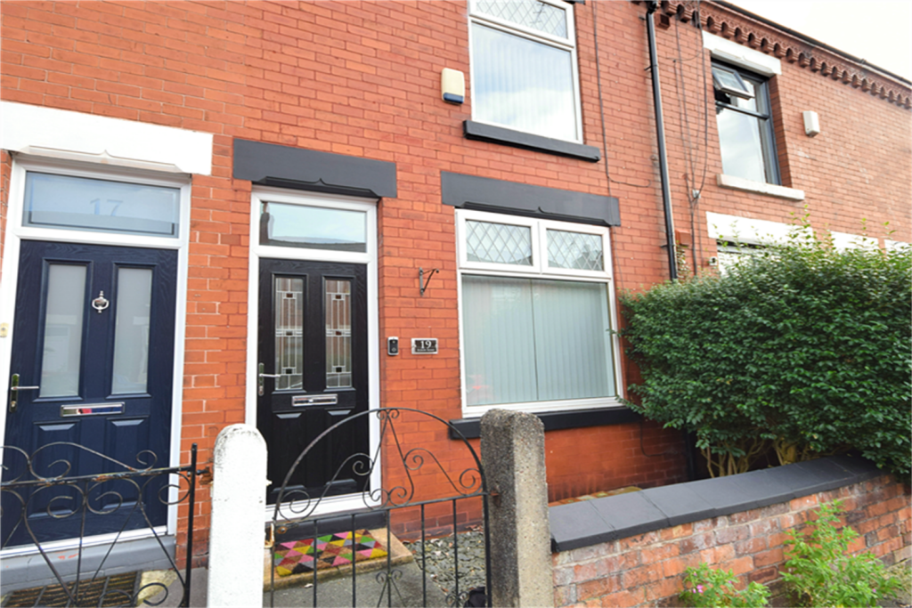 2 bed Mid Terraced House for rent in Stockport. From Gascoigne Halman - Cheadle