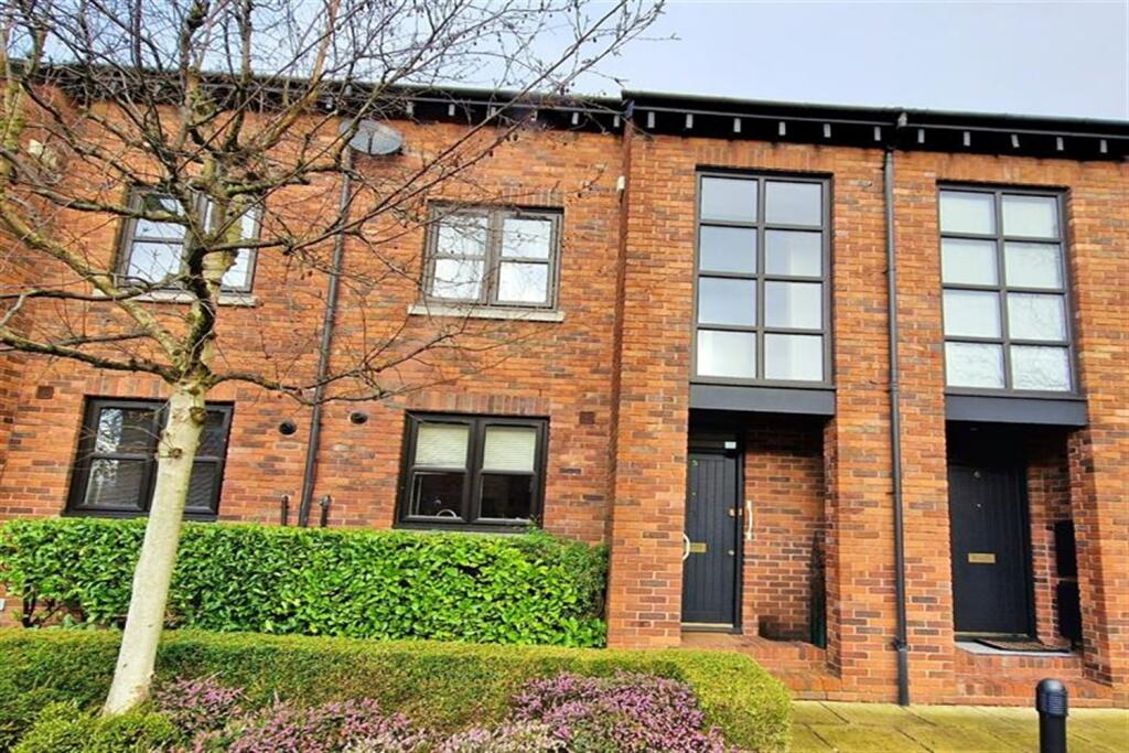 4 bed Mews for rent in Cheadle. From Gascoigne Halman - Cheadle