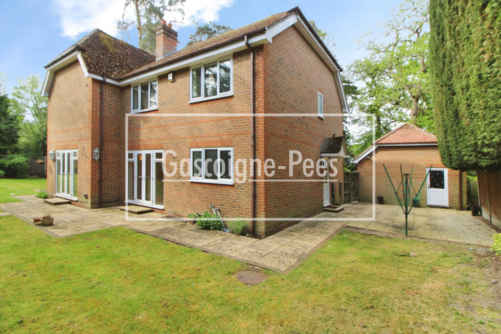 5 bed Detached for rent in Sheerwater. From Gascoigne-Pees Lettings - Esher