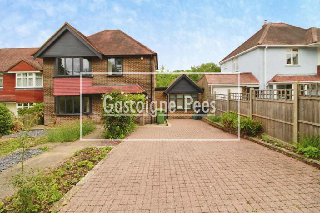 4 bed Detached for rent in Leatherhead. From Gascoigne-Pees Lettings - Esher 4 bed Detached for rent in Leatherhead. From Gascoigne-Pees Lettings - Esher
