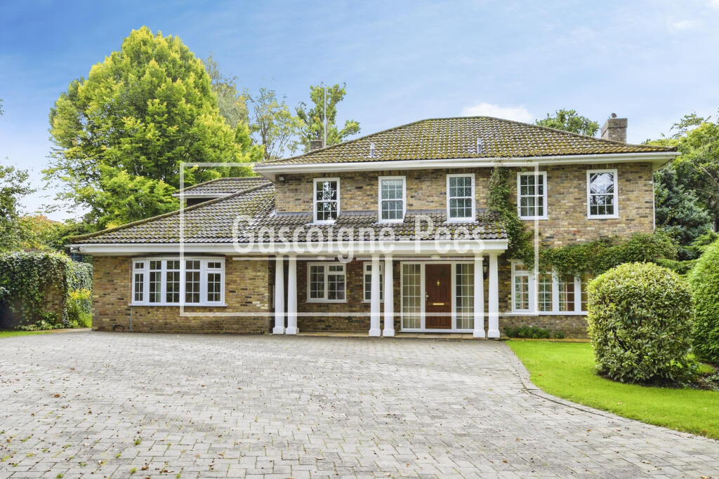 5 bed Detached for rent in West Byfleet. From Gascoigne-Pees Lettings - Esher