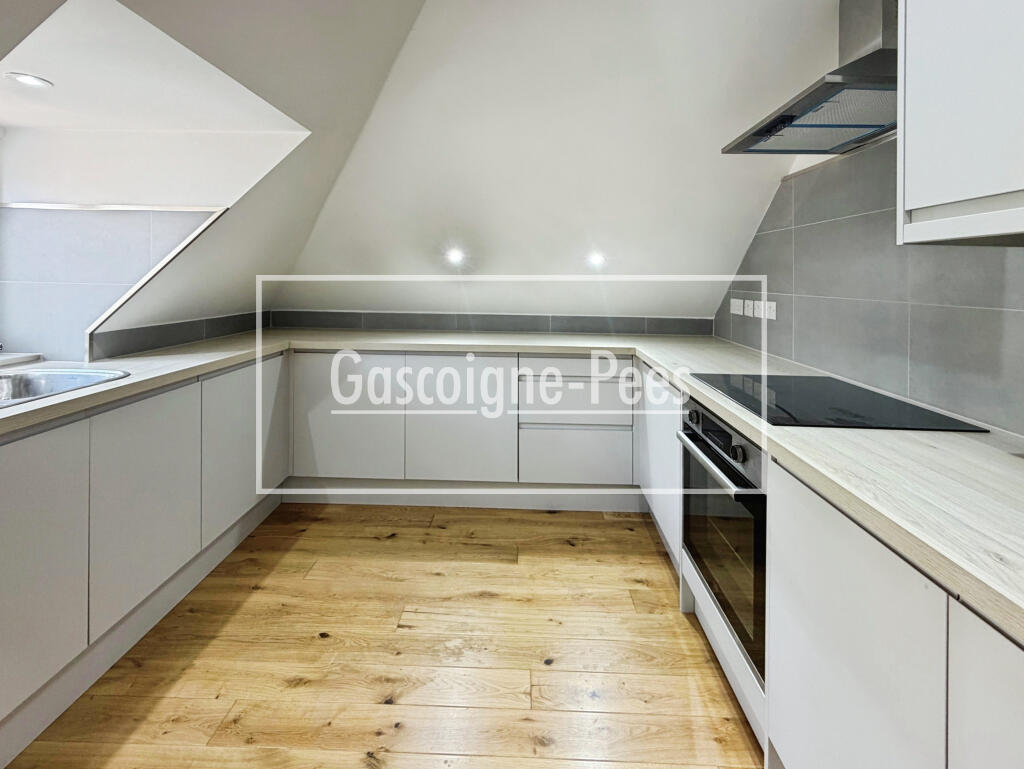 2 bed Apartment for rent in Leatherhead. From Gascoigne-Pees Lettings - Esher 2 bed Apartment for rent in Leatherhead. From Gascoigne-Pees Lettings - Esher