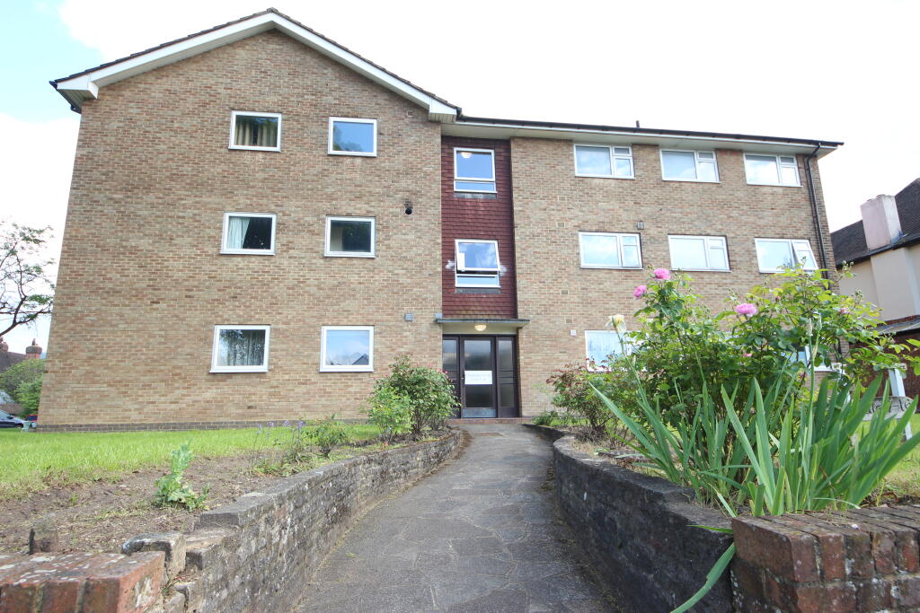 2 bed Flat for rent in Carshalton. From Gascoigne-Pees Lettings - Kingston Upon Thames