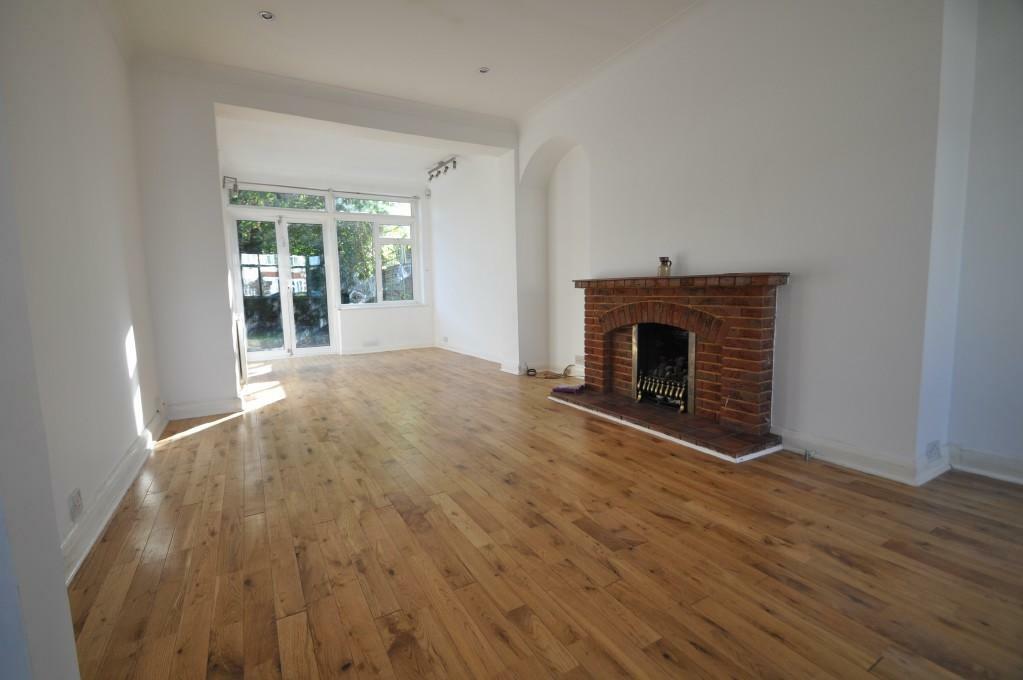 3 bed Detached House for rent in New Malden. From Gascoigne-Pees Lettings - Kingston Upon Thames