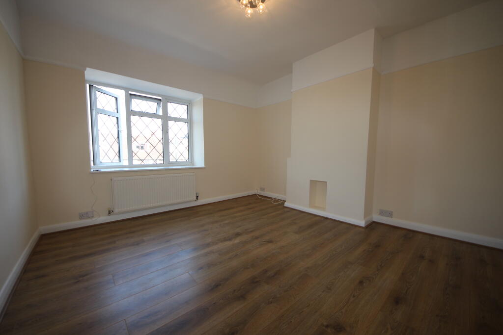 2 bed Flat for rent in Teddington. From Gascoigne-Pees Lettings - Kingston Upon Thames
