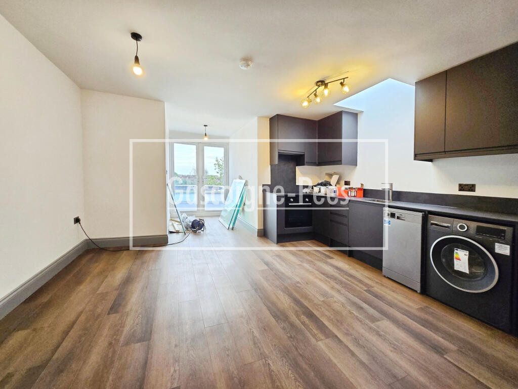 2 bed 1st Floor Flat for rent in Worcester Park. From Gascoigne-Pees Lettings - Kingston Upon Thames