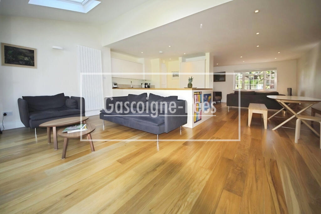 3 bed Detached for rent in Richmond. From Gascoigne-Pees Lettings - Kingston Upon Thames
