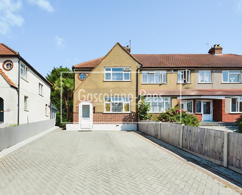 3 bed Detached for rent in Malden Rushett. From Gascoigne-Pees Lettings - Kingston Upon Thames