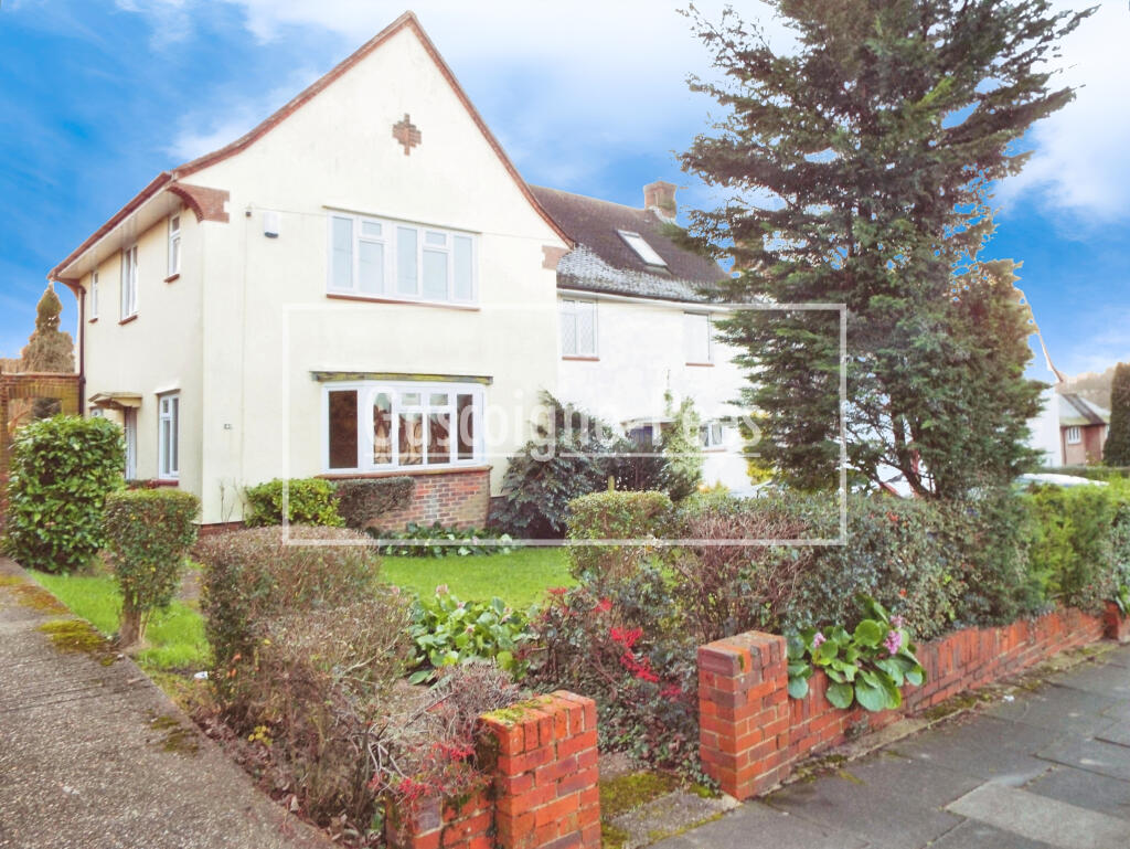 3 bed Detached for rent in Epsom. From Gascoigne-Pees Lettings - Kingston Upon Thames