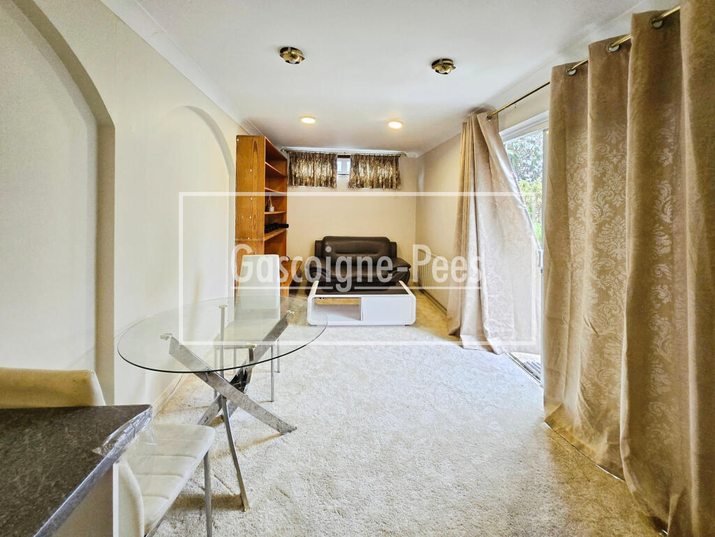 1 bed Apartment for rent in Malden Rushett. From Gascoigne-Pees Lettings - Kingston Upon Thames