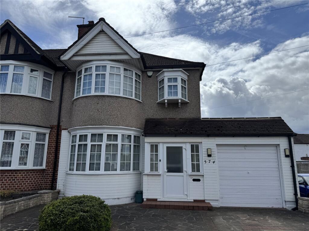 3 bed Mid Terraced House for rent in Ruislip. From Gibbs Gillespie - Ruislip Lettings