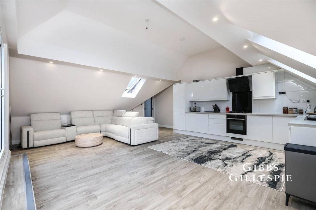 2 bed 1st Floor Flat for rent in Uxbridge. From Gibbs Gillespie - Ruislip Lettings